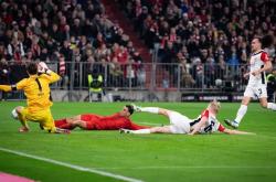 爱游戏亚洲官网-法兰克福客场大胜，冲击德甲榜首位？