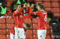 爱游戏在线-哈德斯菲尔德主场惨遭绝杀，三分悬空的简单介绍