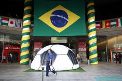 爱游戏直播-圣保罗赛场积雪盛开，冬日足球盛宴吸引众目的简单介绍