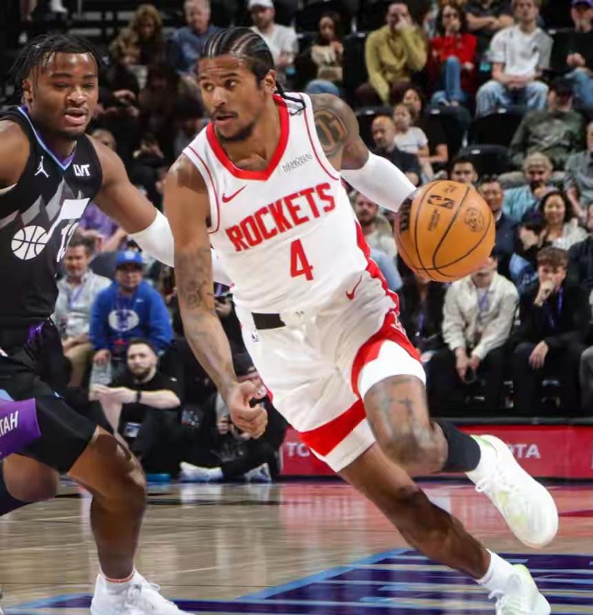 火箭逆转爵士，赢得关键胜利