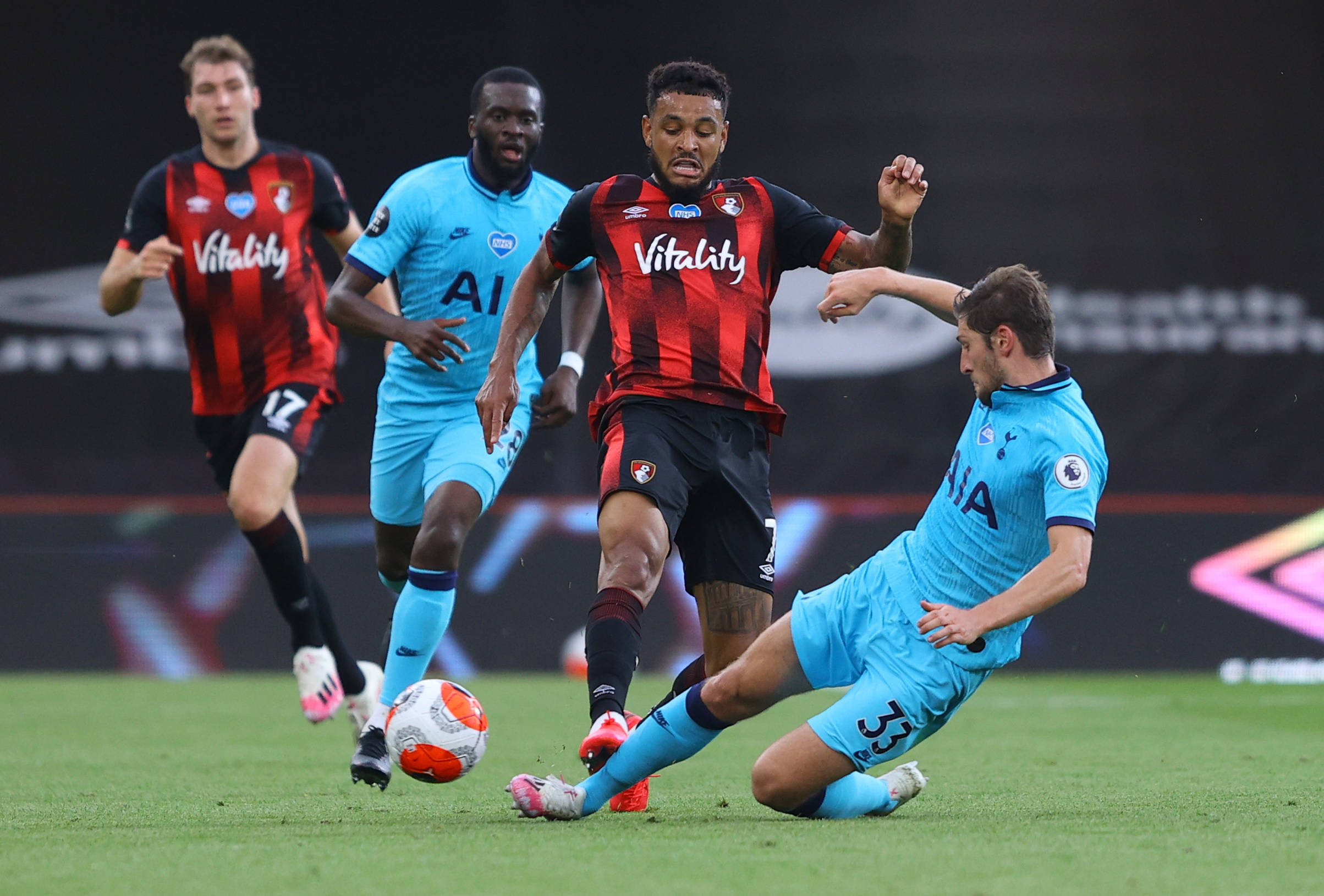 切尔西客场战平伯恩茅斯,领先优势减小 切尔西客场战平伯恩茅斯,领先优势减小