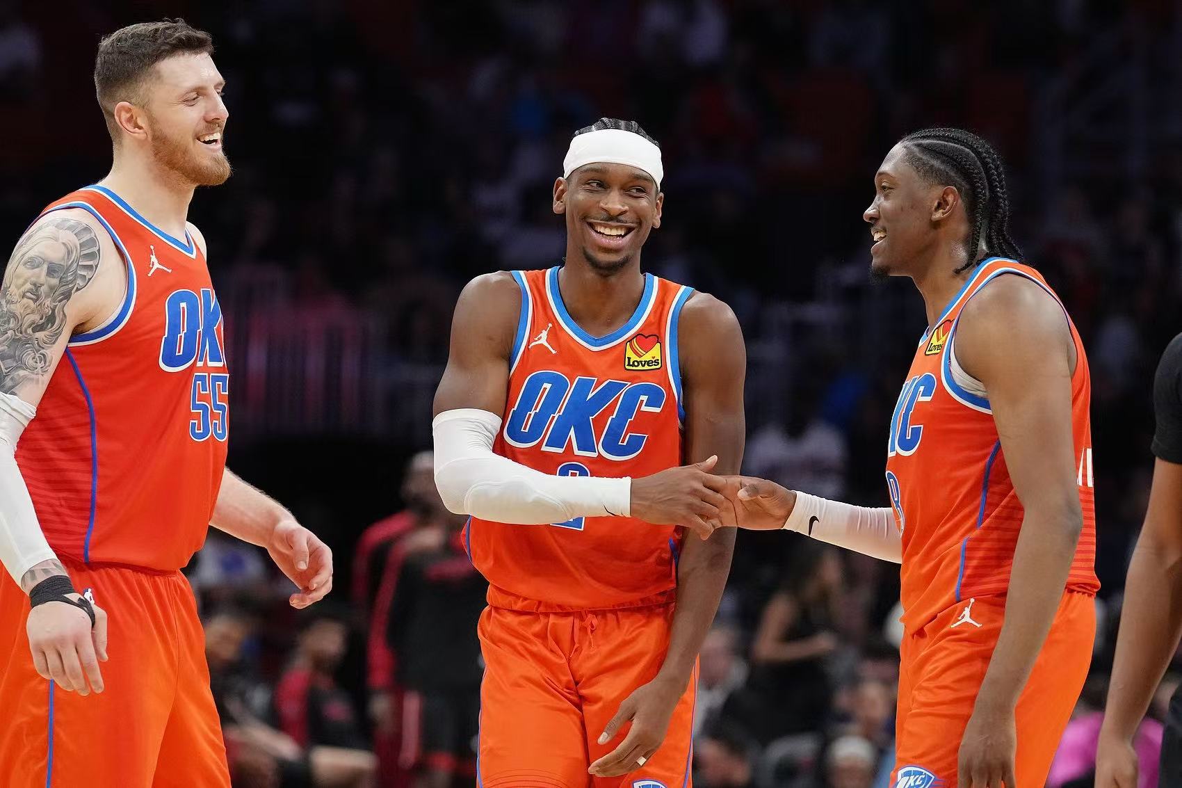 雷霆战胜勇士，阿伦-沃德发挥精彩