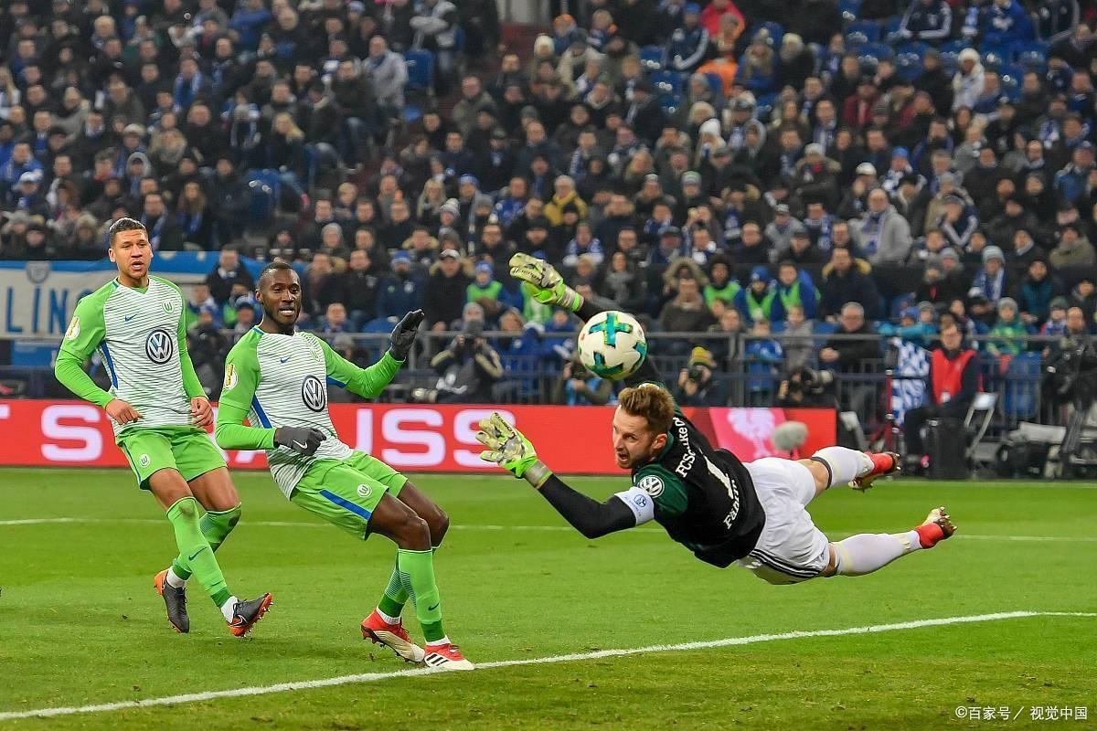 包含沃尔夫斯堡主场击败弗莱堡，豪取三分的词条