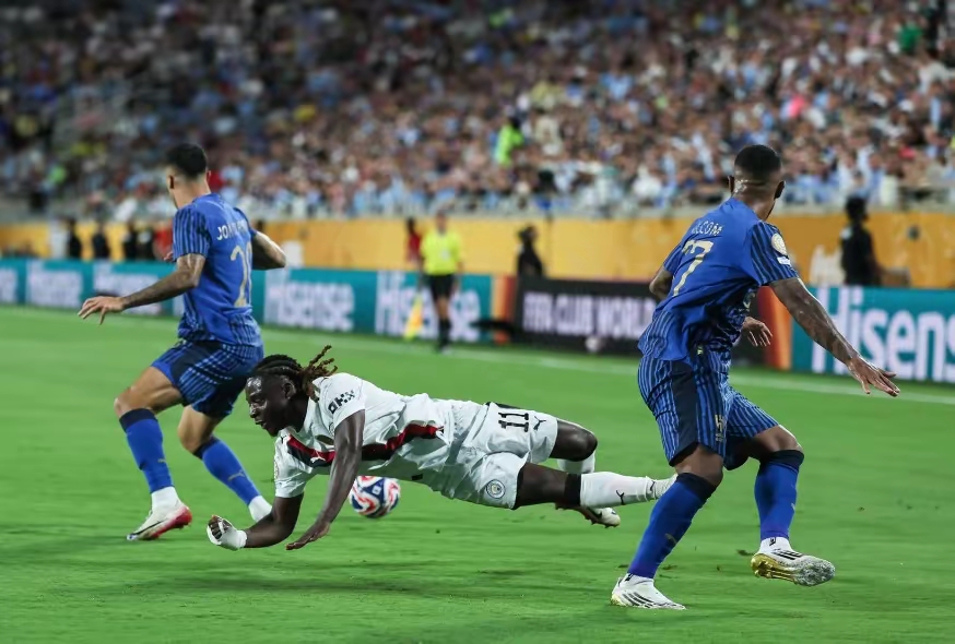 包含胜负未卜：女足世界杯淘汰赛场面混乱的词条