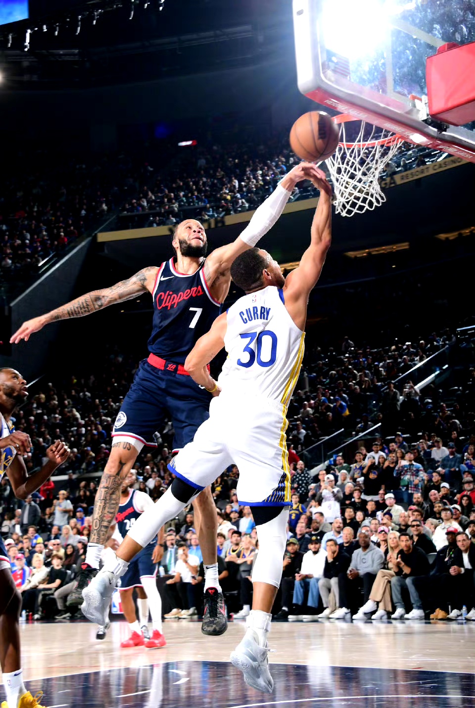 勇士双核爆炸，库里汤神横扫联盟