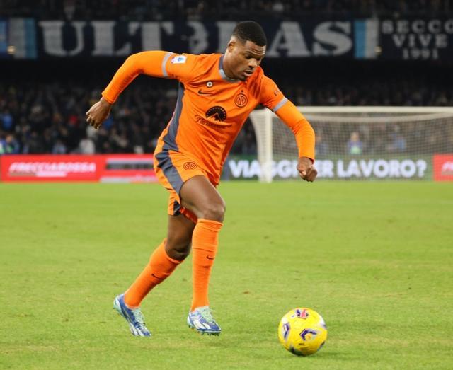 关于荷兰队长因伤缺席重要比赛影响球队实力的信息 关于荷兰队长因伤缺席重要比赛影响球队实力的信息