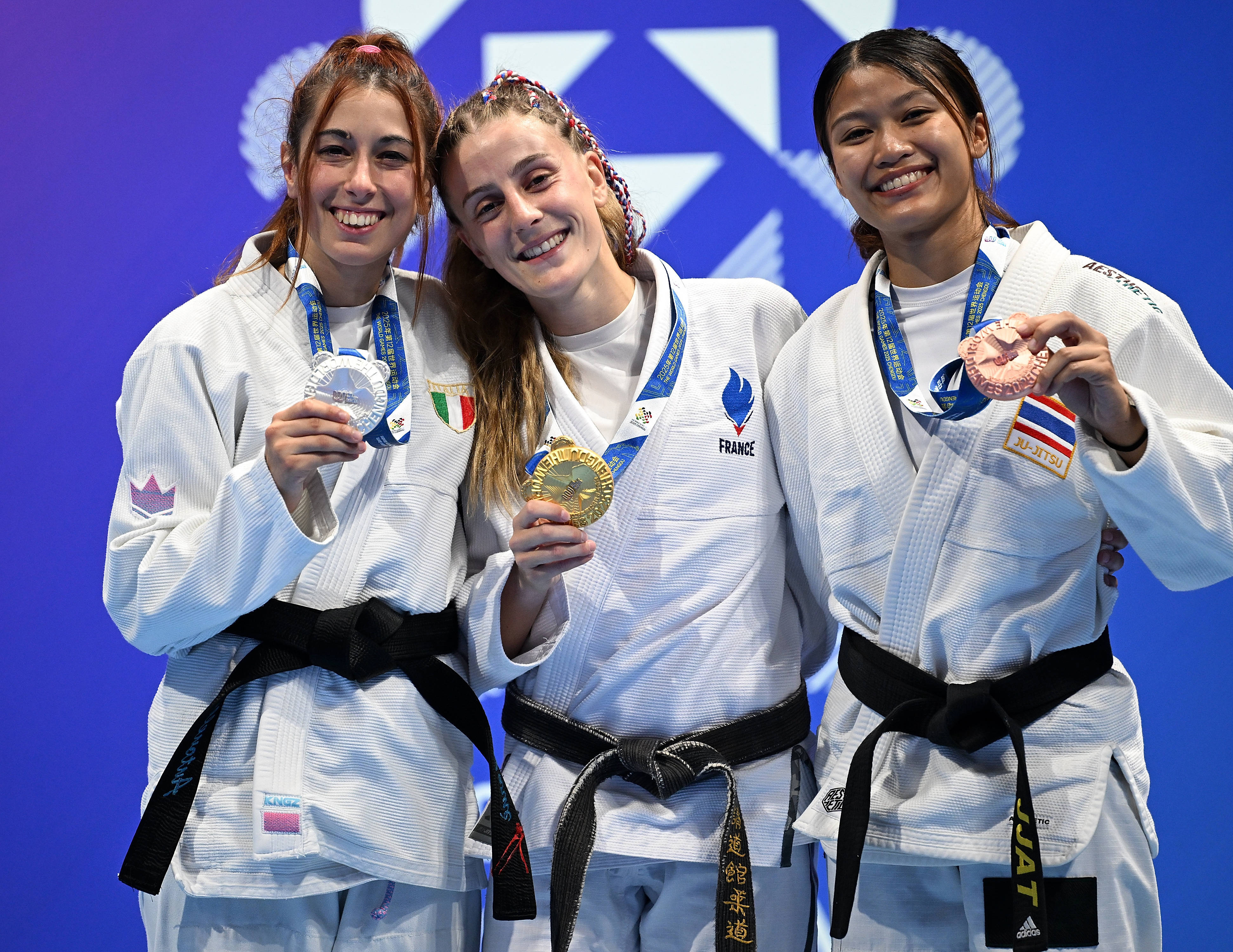 卢旺达运动员在柔道比赛中赢得冠军