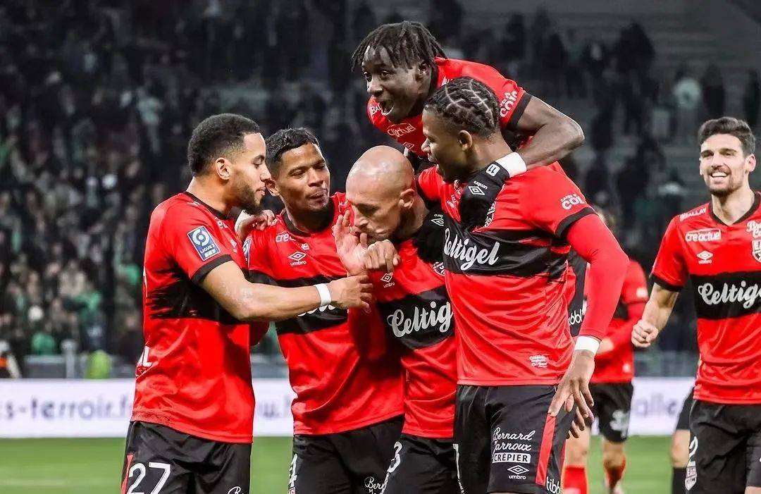 里昂主场迎战甘冈,胜者将成为本赛季焦点之一 里昂主场迎战甘冈,胜者将成为本赛季焦点之一