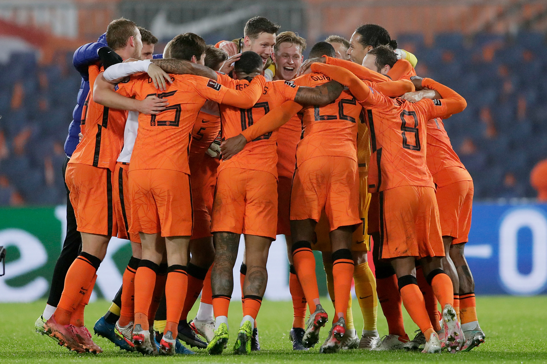 荷兰球队在激烈比拼中获得胜利